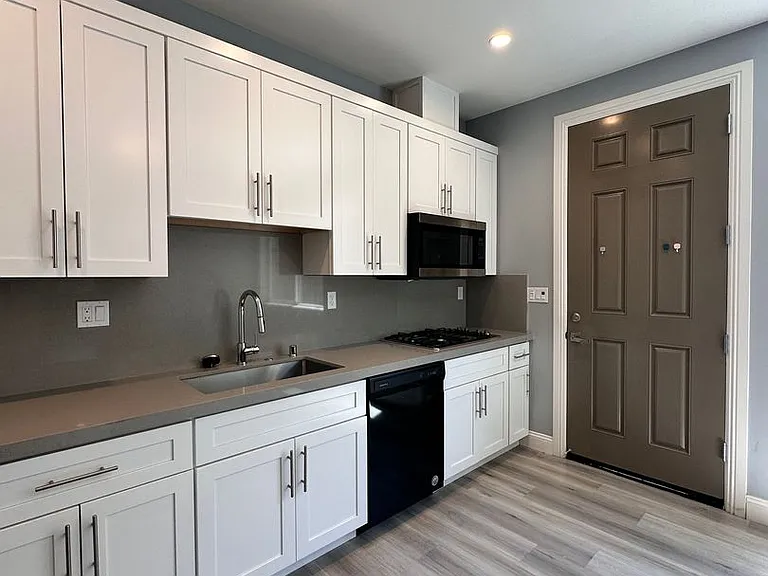 1707 Heirloom St #B — Photo 3