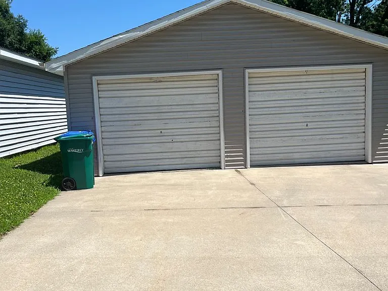 806 Cedar River Dr — Photo 3