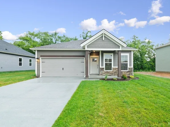 1390 Hunters Crossing Cir, Huntingburg, IN 47542