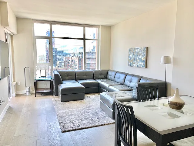 427 9th Ave — Photo 4