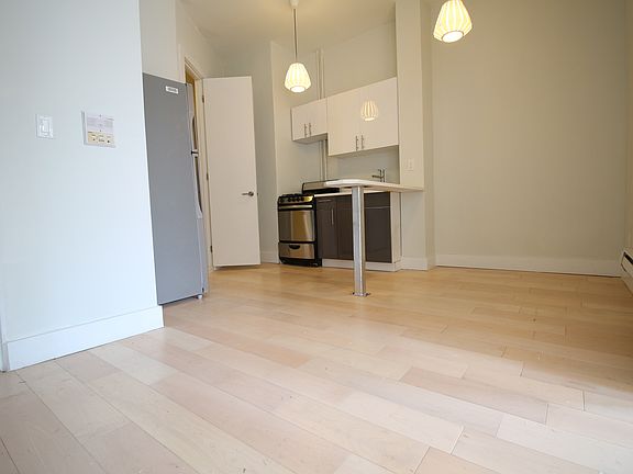 3rd image of 689 Dekalb Ave