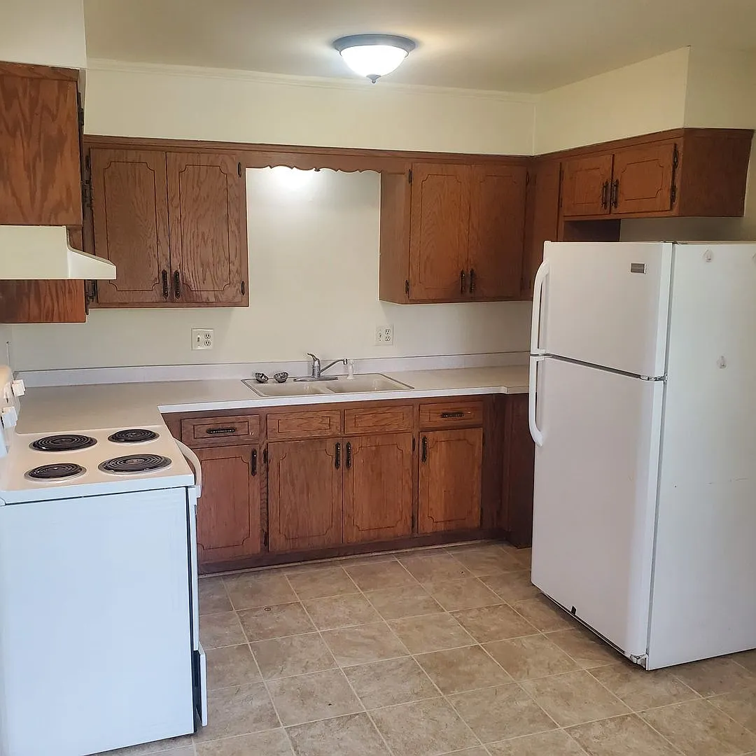 2205 Green Tree Rd — Photo 2
