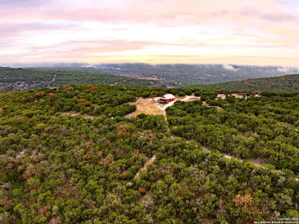 341 CHAPARRAL DR, Leakey, TX 78873