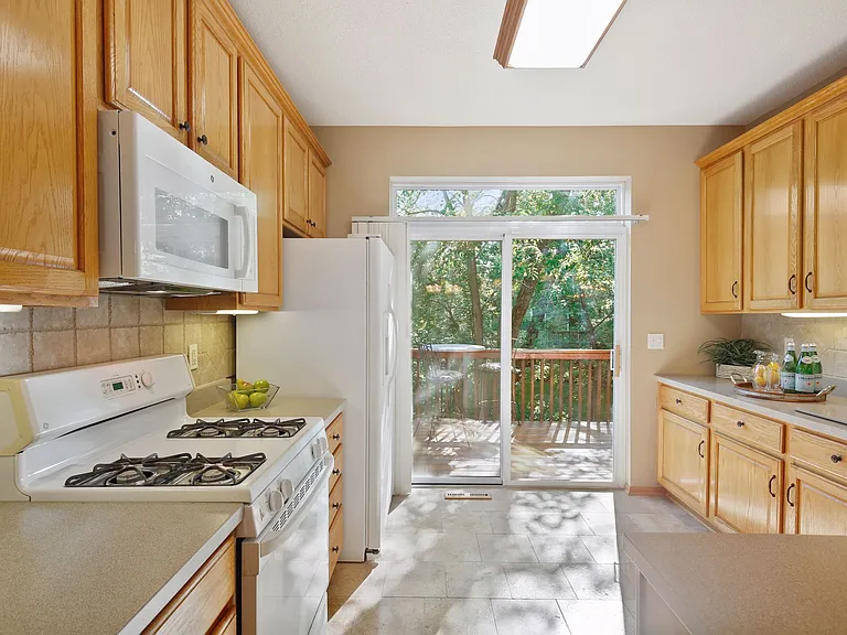 16487 Jarreau Ct — Photo 10