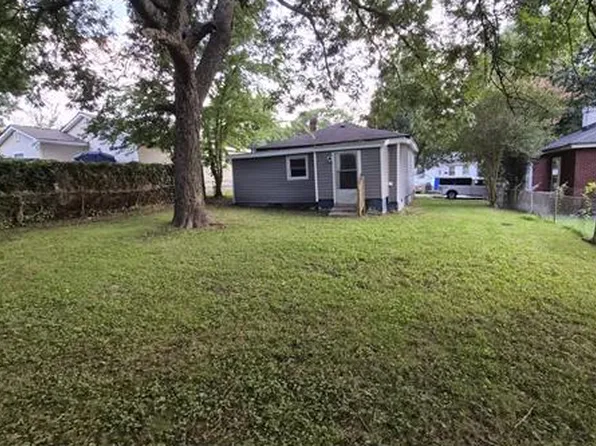 151 Seaboard St, Petersburg, VA 23803
