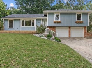 105 Tuscarora Ln, Lake Winnebago, MO 64034