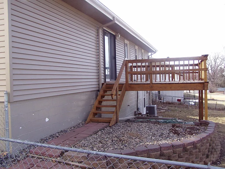 Rear deck on house
Walk out basement too