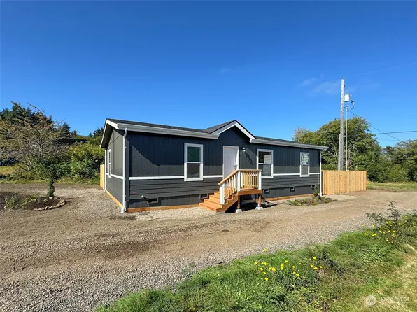 36 7th Street, Clallam Bay, WA 98326