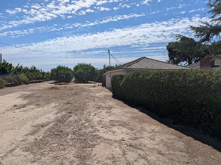 7262 S Cedar Ave — Photo 27