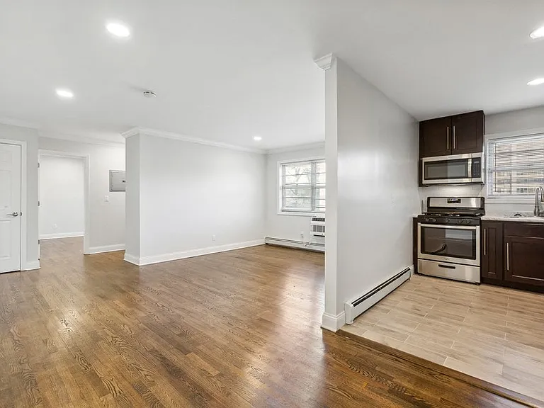 314 Oakwood Ave Apartments — Photo 6