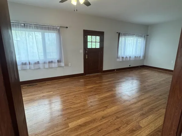 906 N 6th St, Beatrice, NE 68310