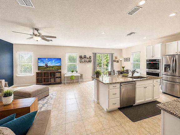 2nd image of 321 Crestwind Dr