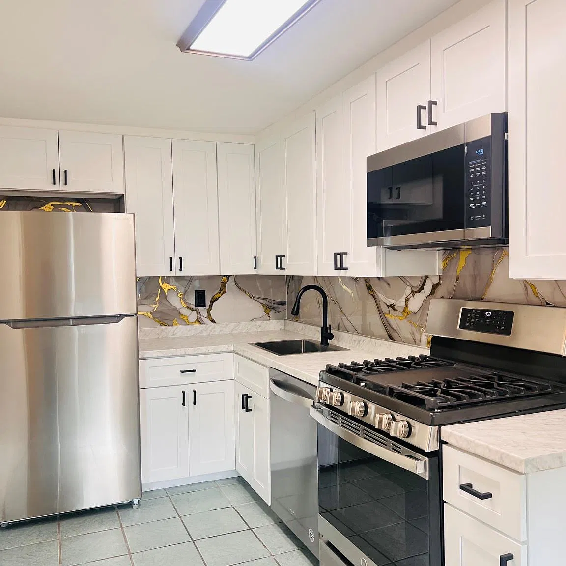 3 bed, 1.0 bath, 1152 sqft, $2,100 — Photo 3