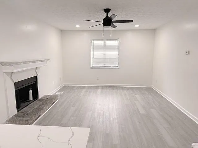 5891 Sheldon Ct - Apt C — Photo 2