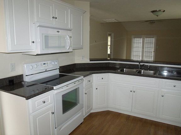 3rd image of 107 Shamrock Dr
