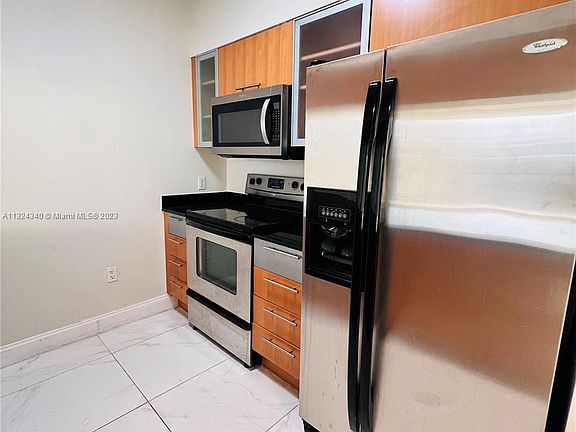 4th image of 1750 N Bayshore Dr APT 2612