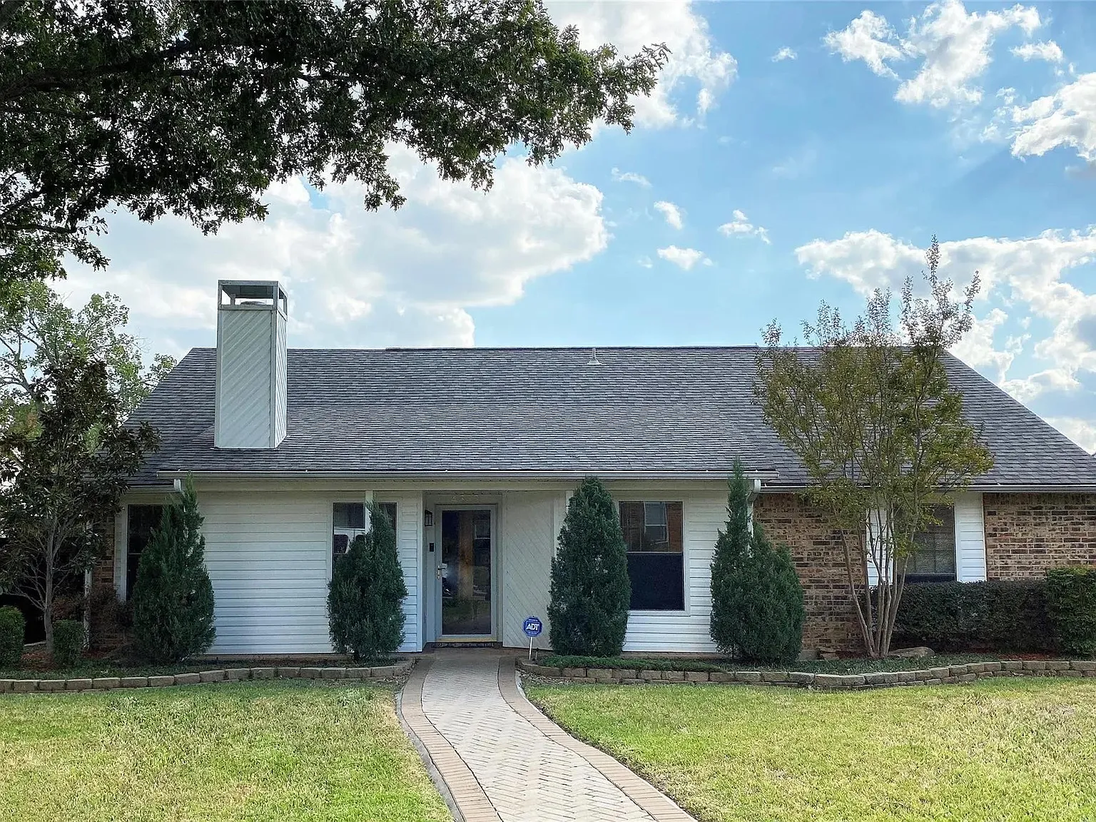 4333 Ireland Dr — Photo 1