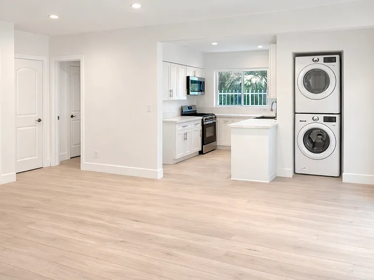 324 S Kenmore Ave — Photo 5
