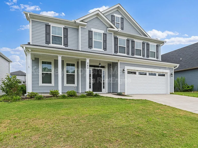 585 Hampton Dr — Photo 2