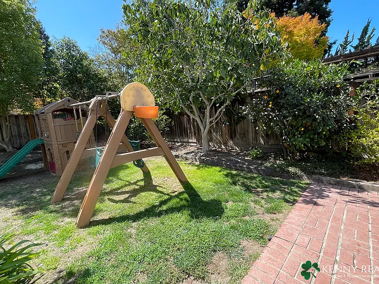 144 Glasgow Ln — Photo 26