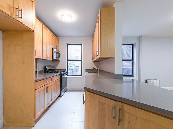2nd image of 105 Haven Ave APT 4D