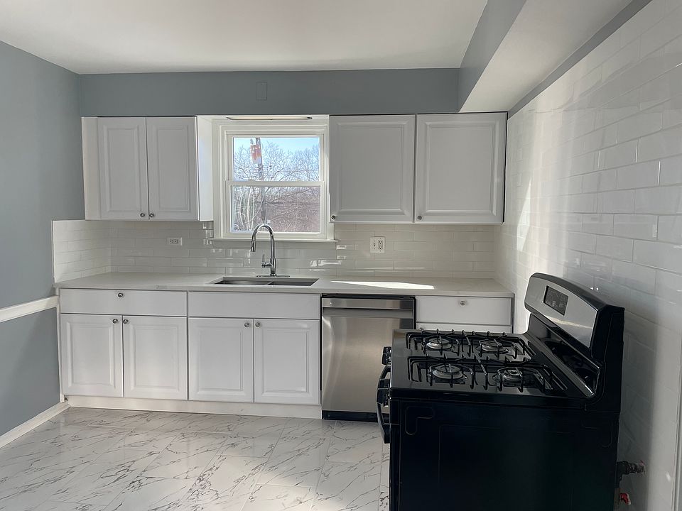 1st image of 5940 N Virginia Ave Unit 2