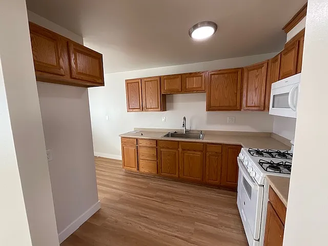 667 Glenfinnan Ave #C — Photo 12