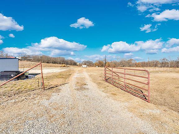 2nd image of 83 Baugh Rd