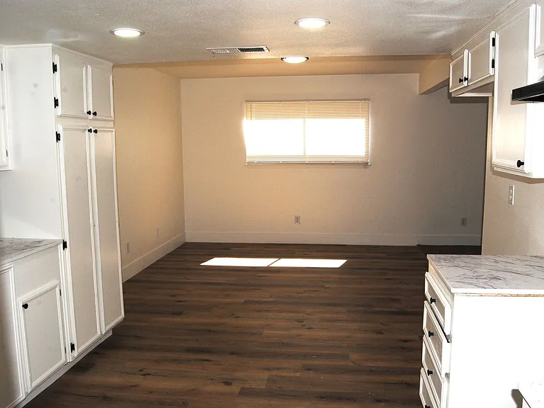 2401 Bernice Ct — Photo 3