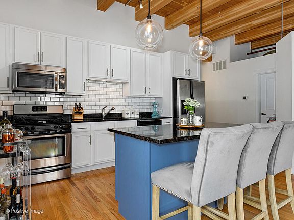 4th image of 500 N Damen Ave APT 201