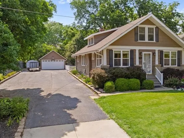 6424 Floyd St, Overland Park, KS 66202