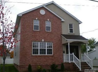 48 S 12th St, New Hyde Park, NY 11040