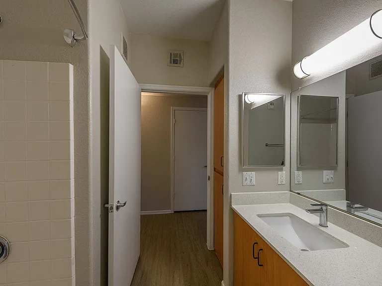West Town Court — Photo 24