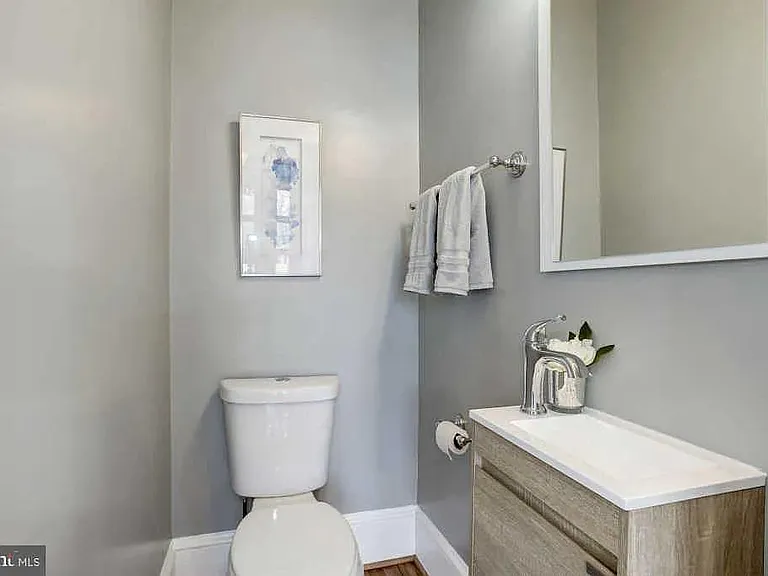 1732 N Veitch St — Photo 9