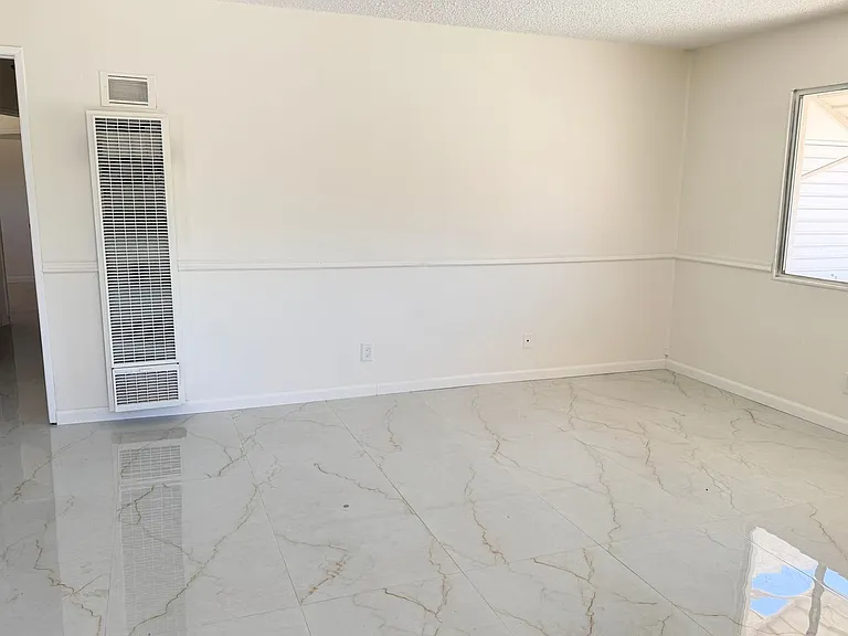 15414 Eleanor Ln — Photo 5