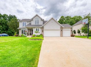 10231 Foxwood Dr, North Royalton, OH