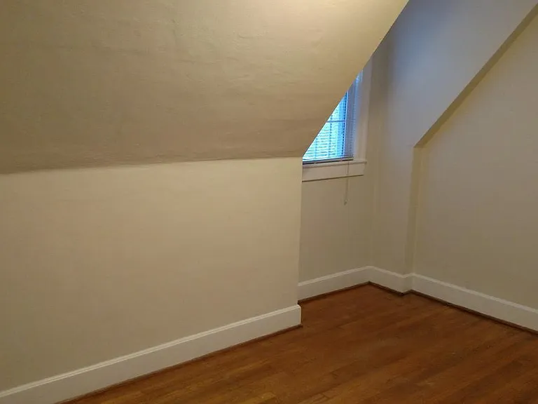 1132 Rosser Ave — Photo 16