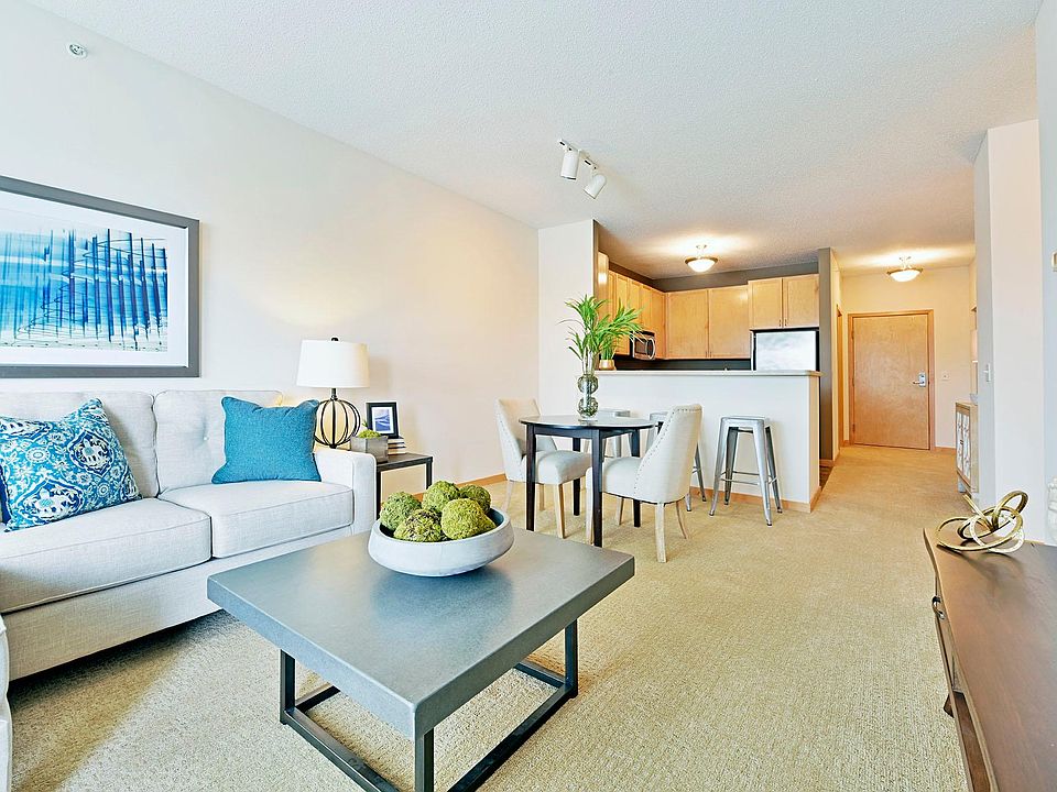 1K (one bedroom + den)