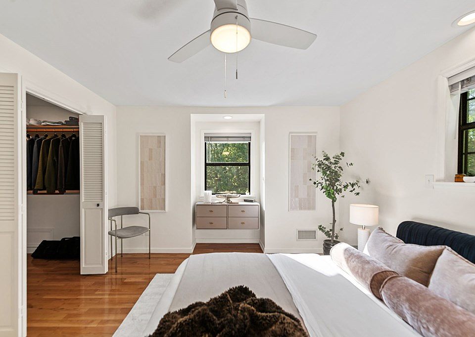 37th image of 100 Lakeview Dr