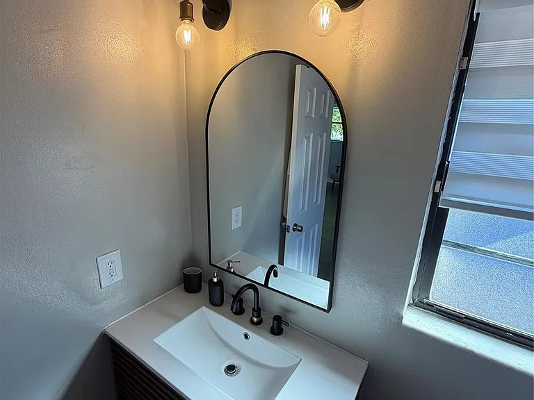 608 NE 29th Dr #1 — Photo 17