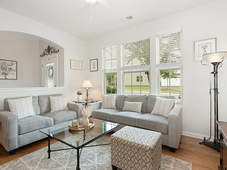 3021 Honeylocust Ln — Photo 4