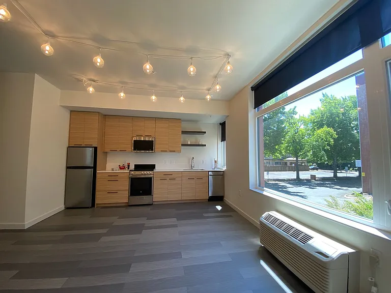 Ferry Street Manor — Photo 38