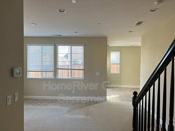 4th image of 985 Willow Bridge Dr