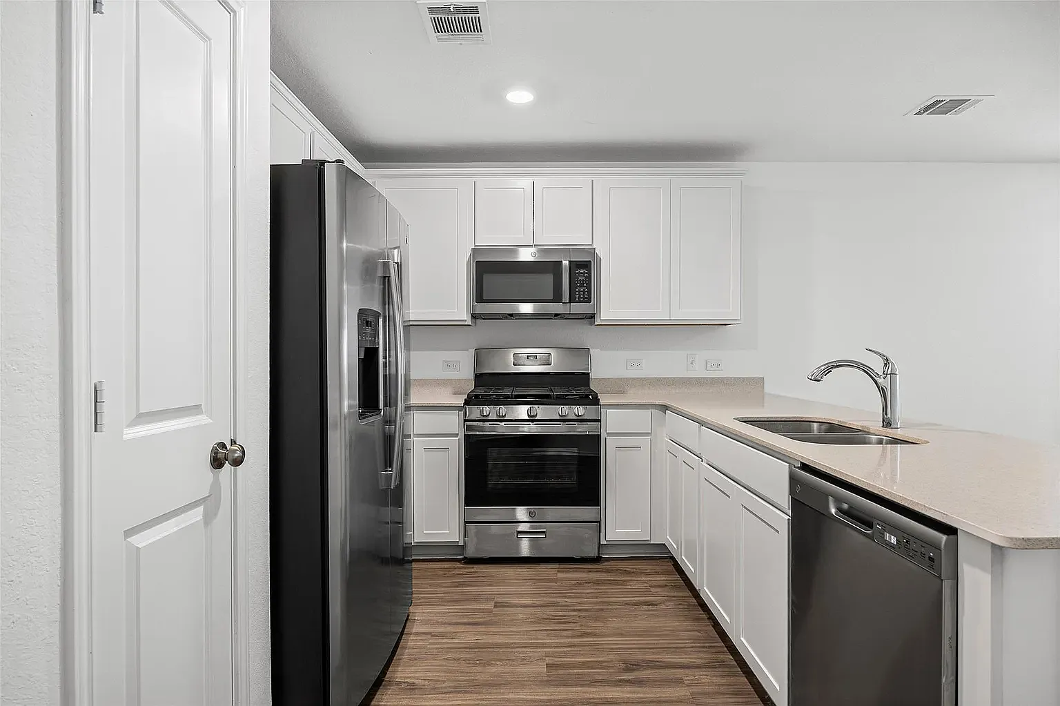 3 bed, 1550 sqft, $1,590 — Photo 3