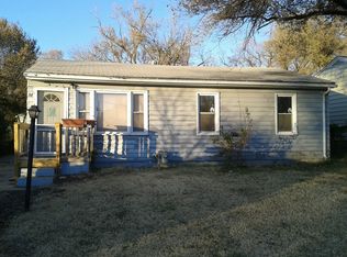 1812 SE 25th St, Topeka, KS 66605