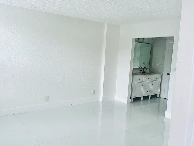 9 Royal Palm Way #102 — Photo 10