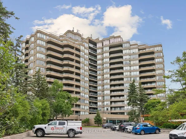 610 Bullock Dr #1215, Markham, ON L3R 0G1