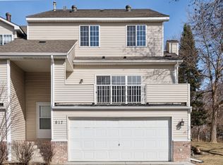 917 Santa Vera Dr, Chanhassen, MN 55317