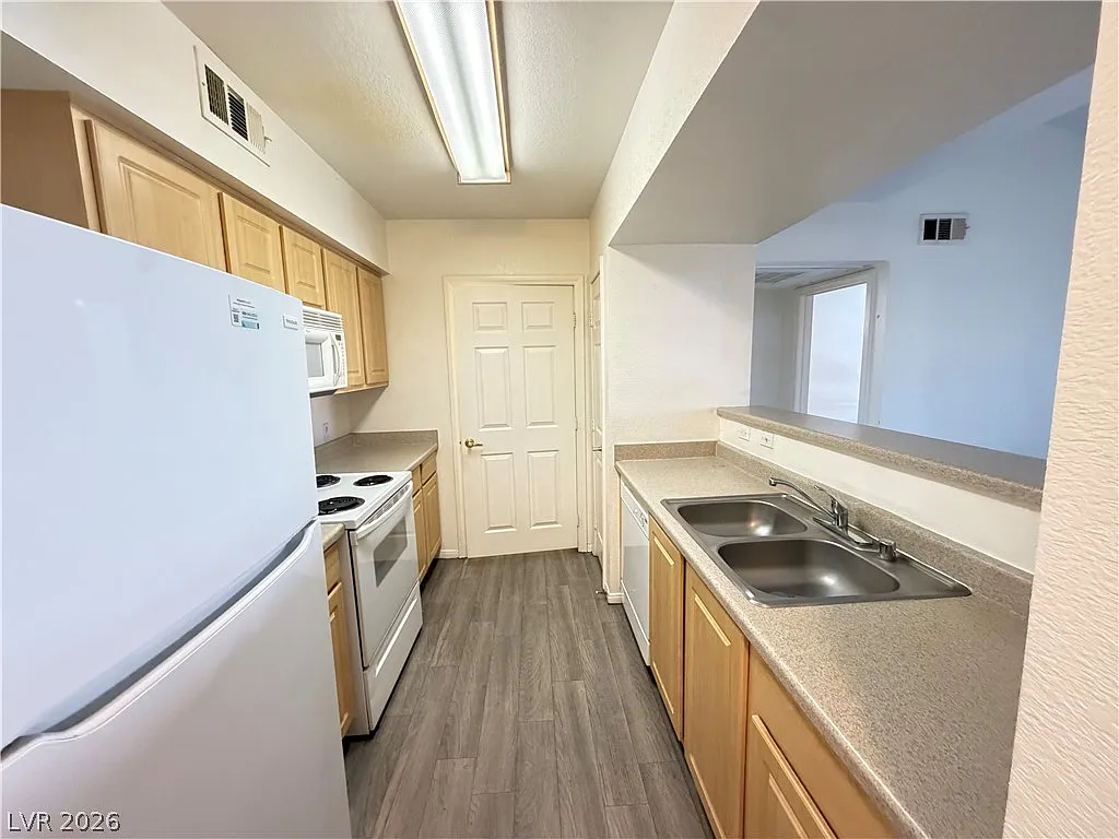 1 bed, 1.0 bath, 776 sqft, $1,000 — Photo 4