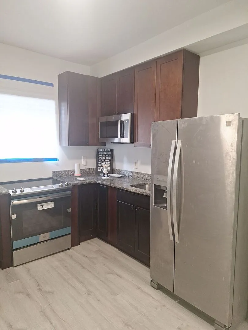 Historic Charm Meets Modern Comfort: 2BR Baltimore Townhouse with Private Yard — Photo 4